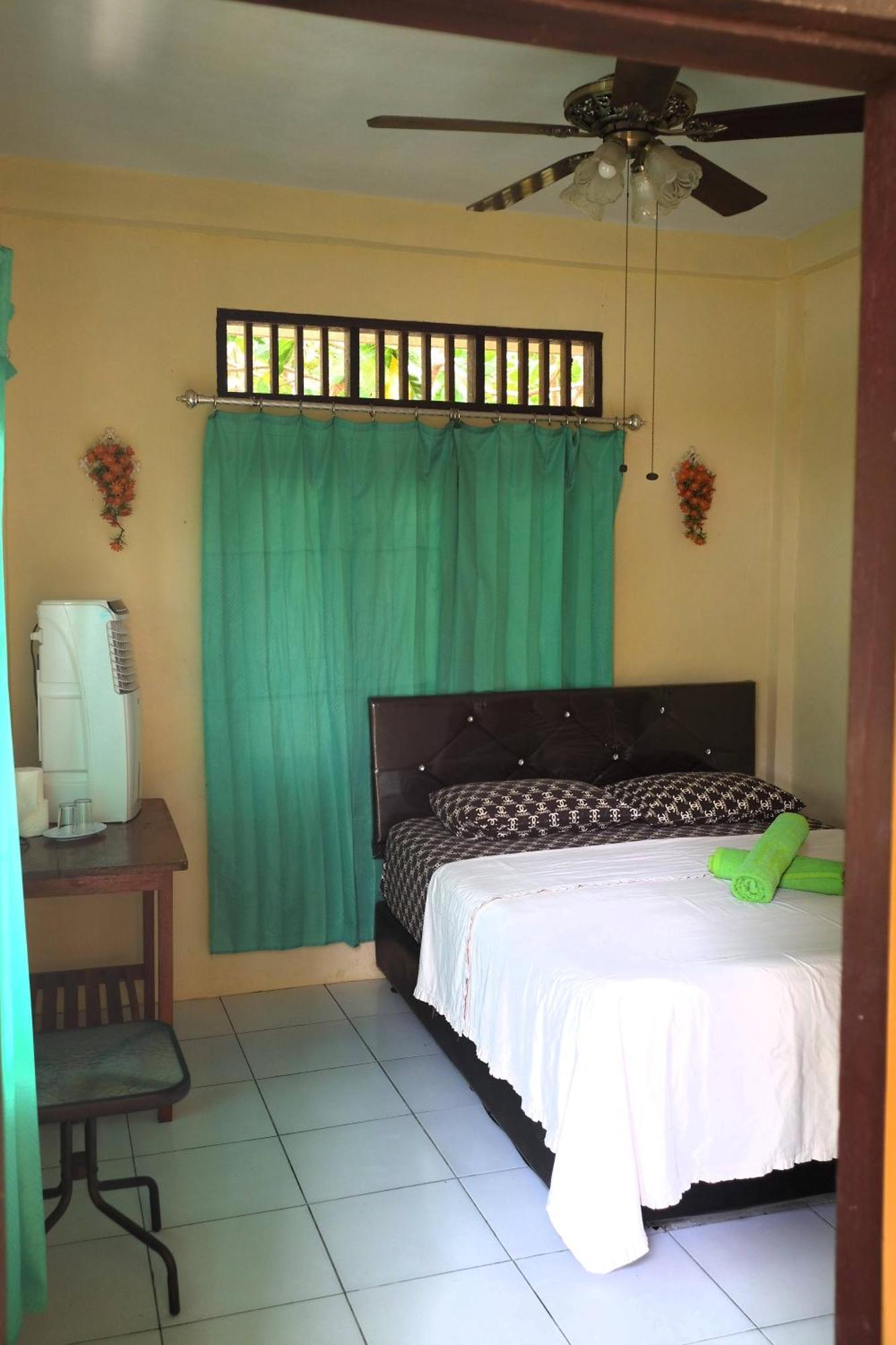 Bunaken Sea Garden Resort Exterior photo